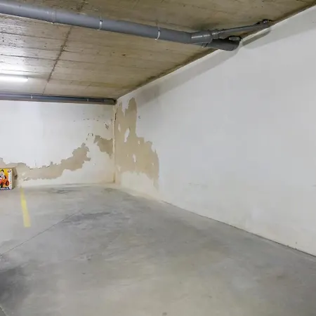 Ao - Tina House 费雷尔